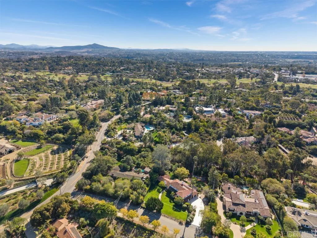 5845 Loma Verde