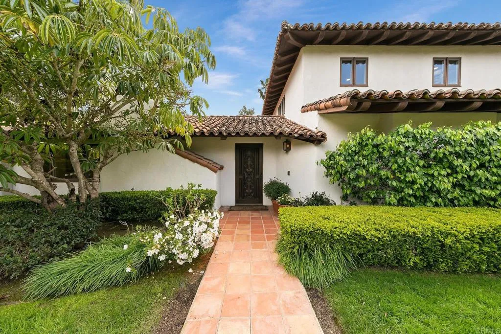 5845 Loma Verde