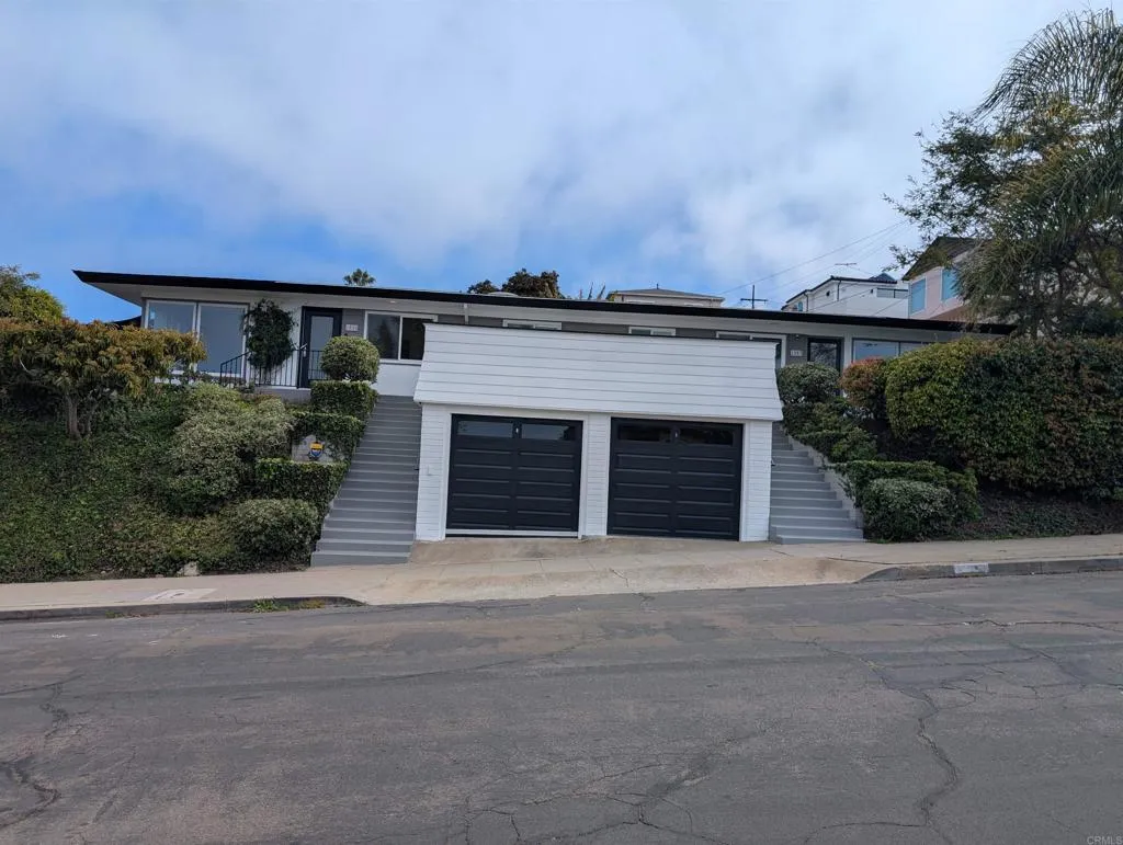1883 Froude Street