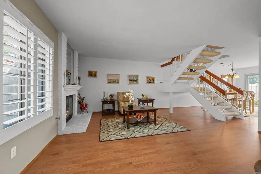 6867 Maple Leaf Drive