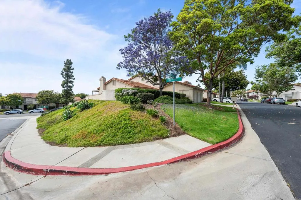 6867 Maple Leaf Drive