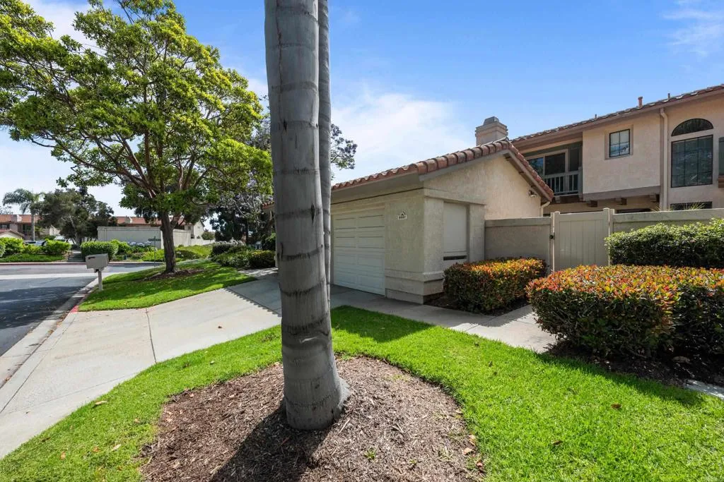 6867 Maple Leaf Drive
