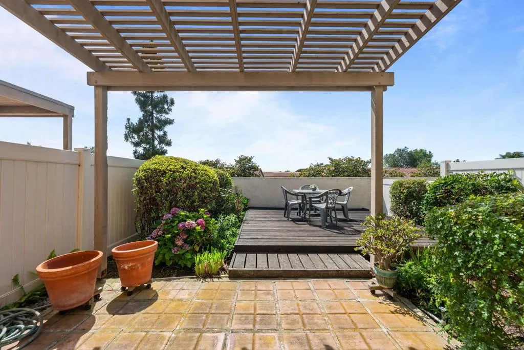6867 Maple Leaf Drive