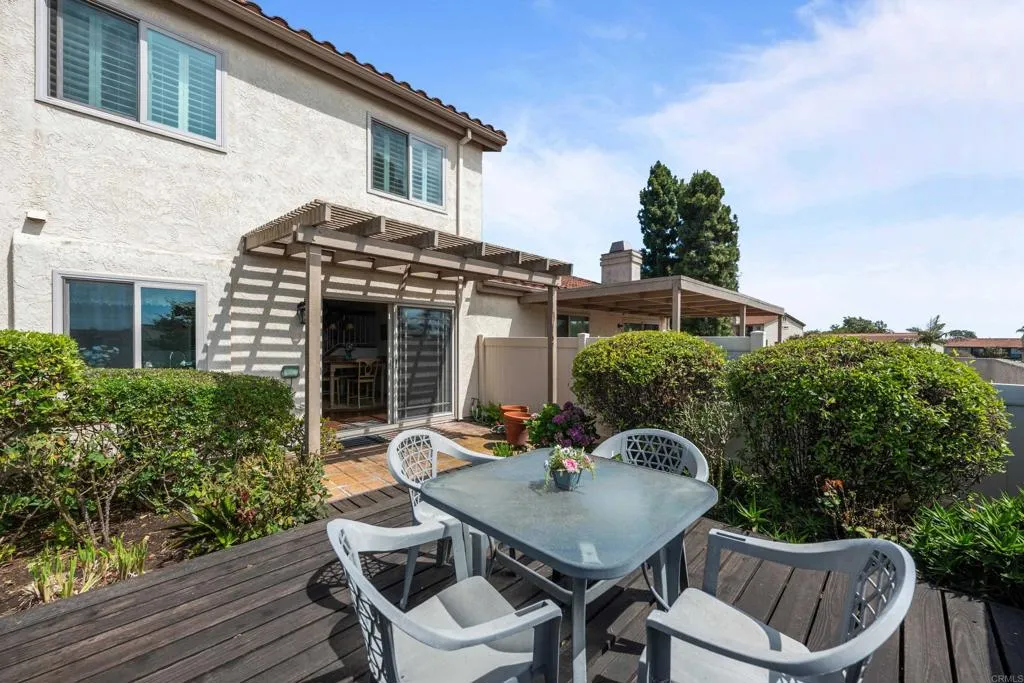 6867 Maple Leaf Drive