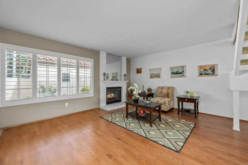 6867 Maple Leaf Drive