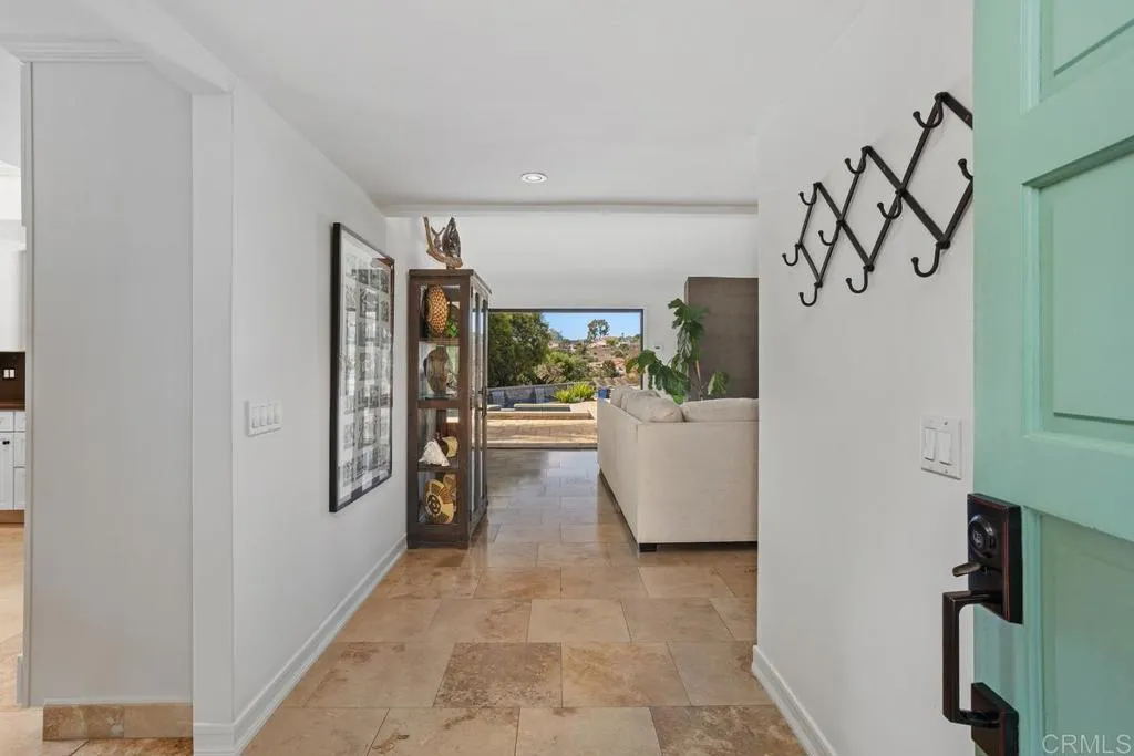 560 San Andres Dr.