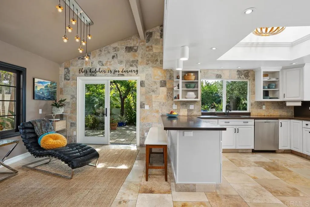560 San Andres Dr.