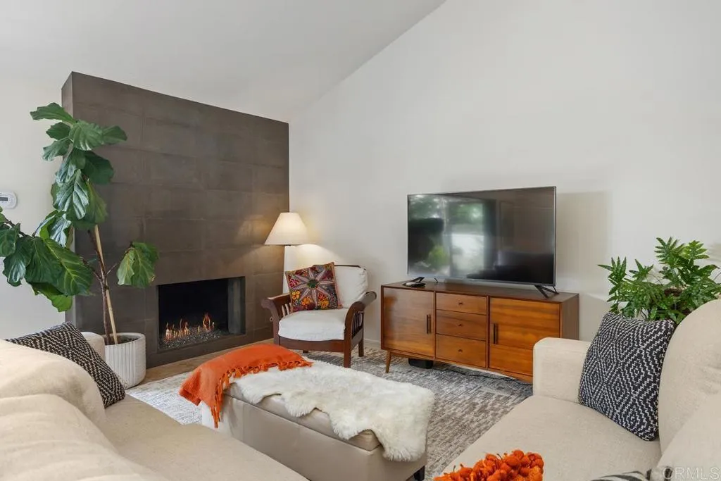 560 San Andres Dr.