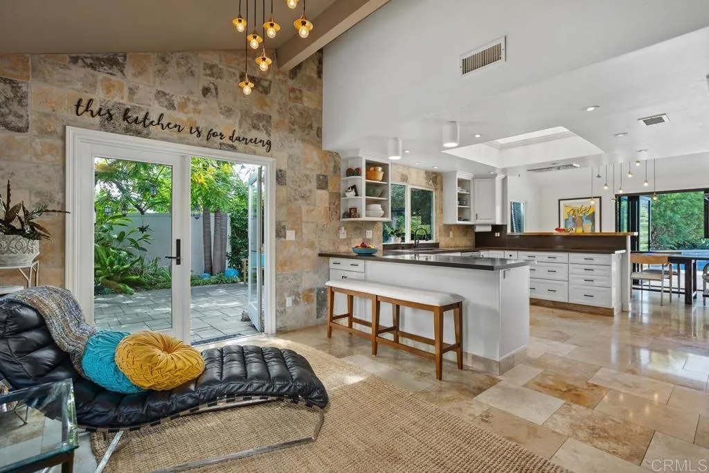 560 San Andres Dr.