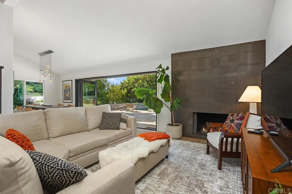 560 San Andres Dr.