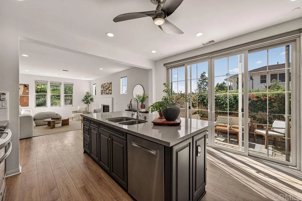 4301 Pacifica Way Unit 2