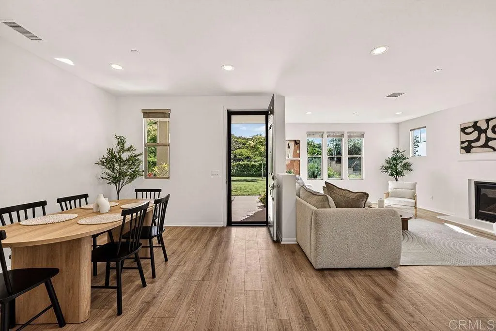4301 Pacifica Way Unit 2