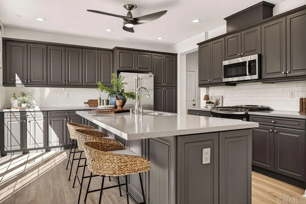 4301 Pacifica Way Unit 2