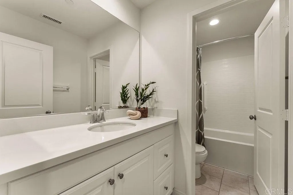 4301 Pacifica Way Unit 2
