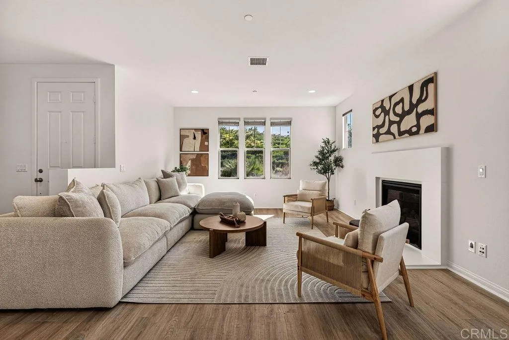 4301 Pacifica Way Unit 2