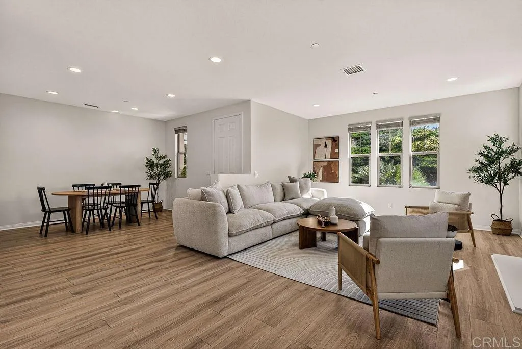 4301 Pacifica Way Unit 2
