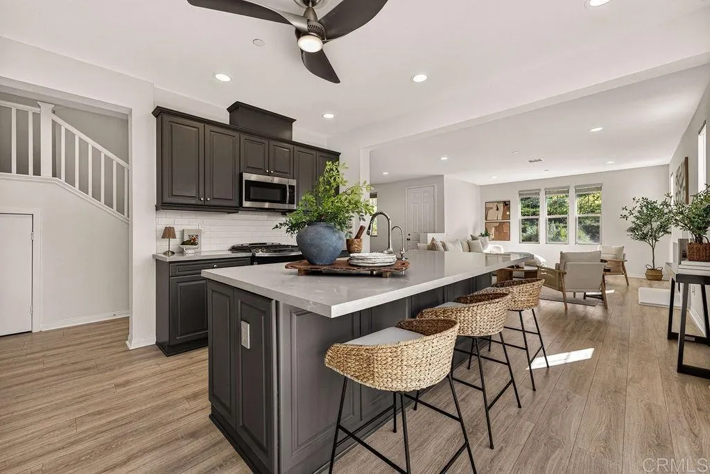 4301 Pacifica Way Unit 2