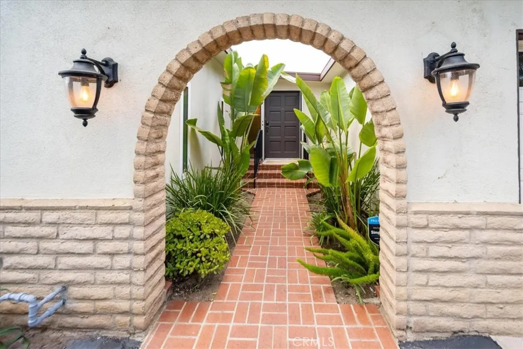 3057 Via Hermosa