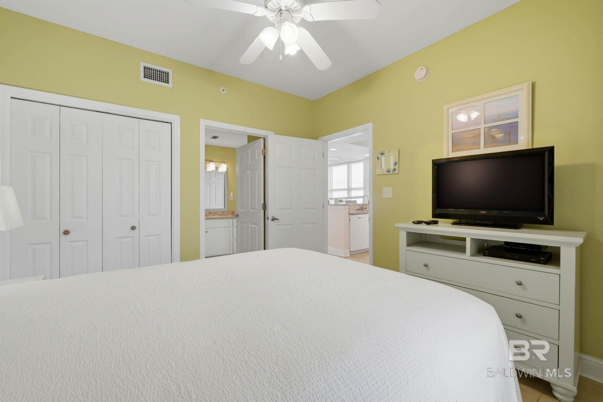 921 W Beach Boulevard 1307