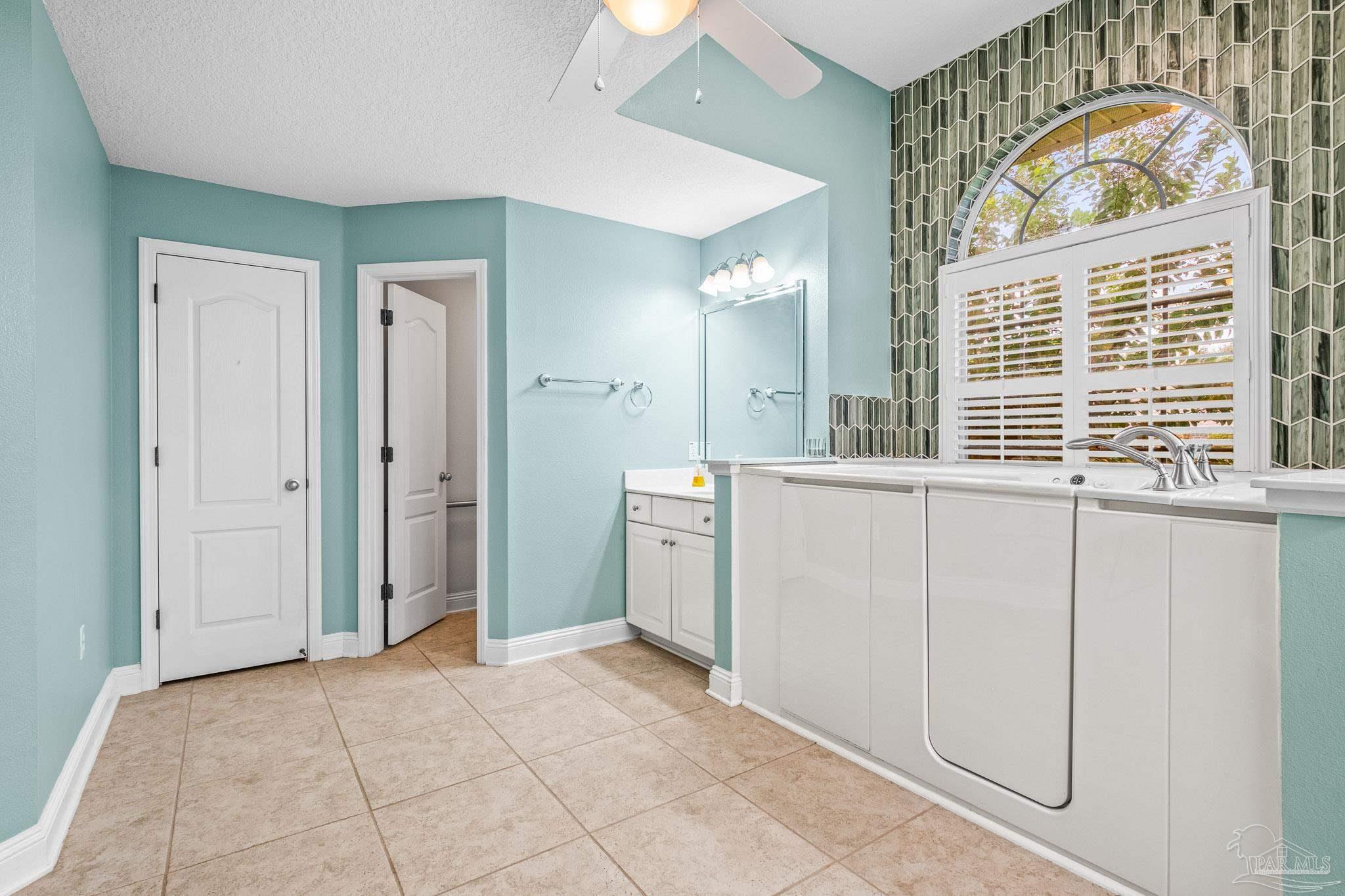 1000 Black Walnut Trl