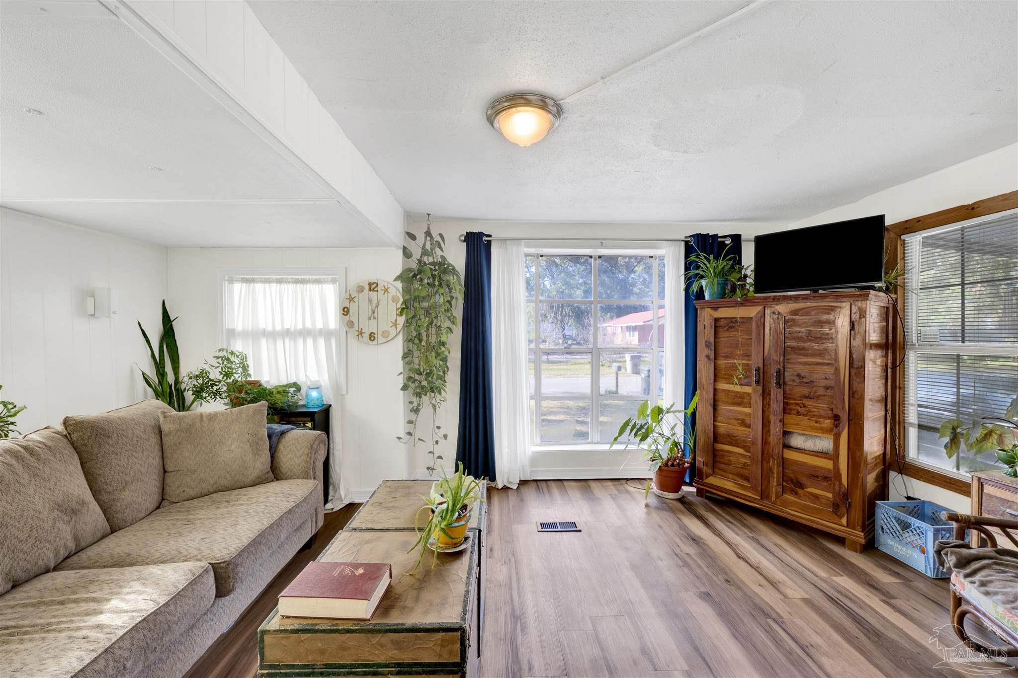 402 N 62nd Ave