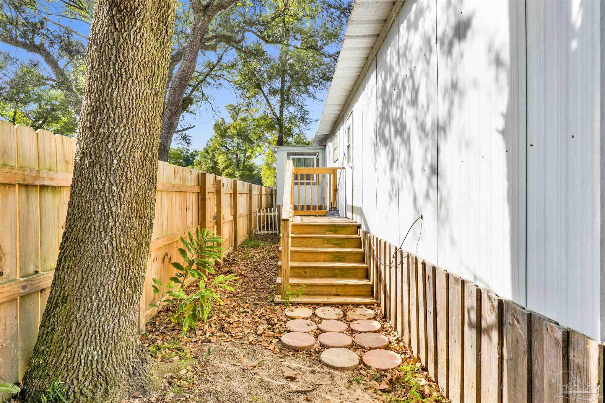 402 N 62nd Ave