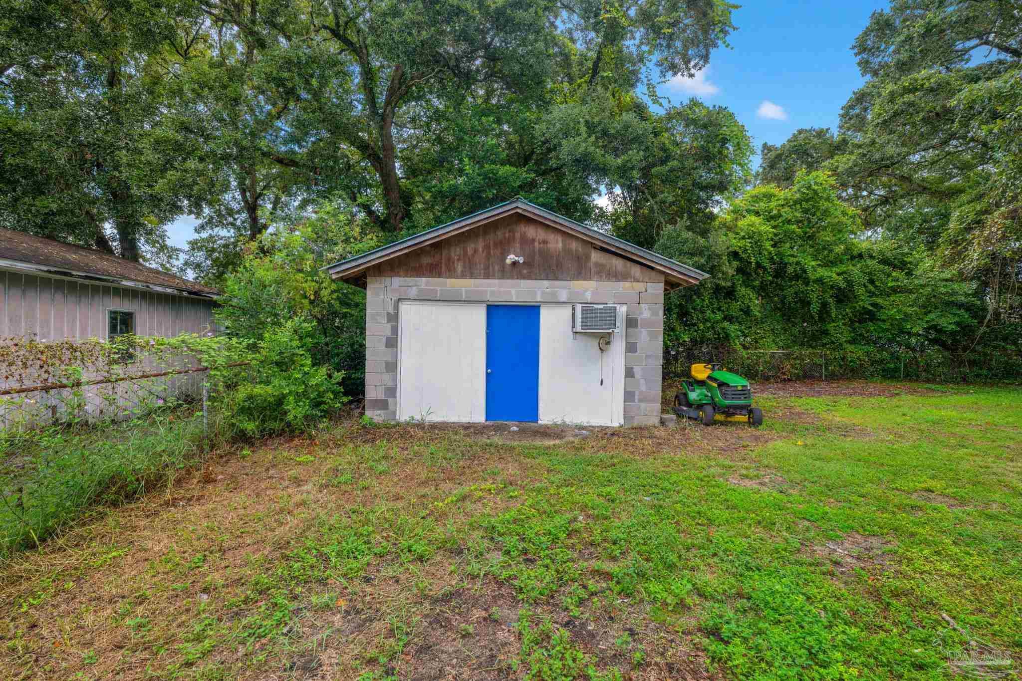 1212 Paulding Ave