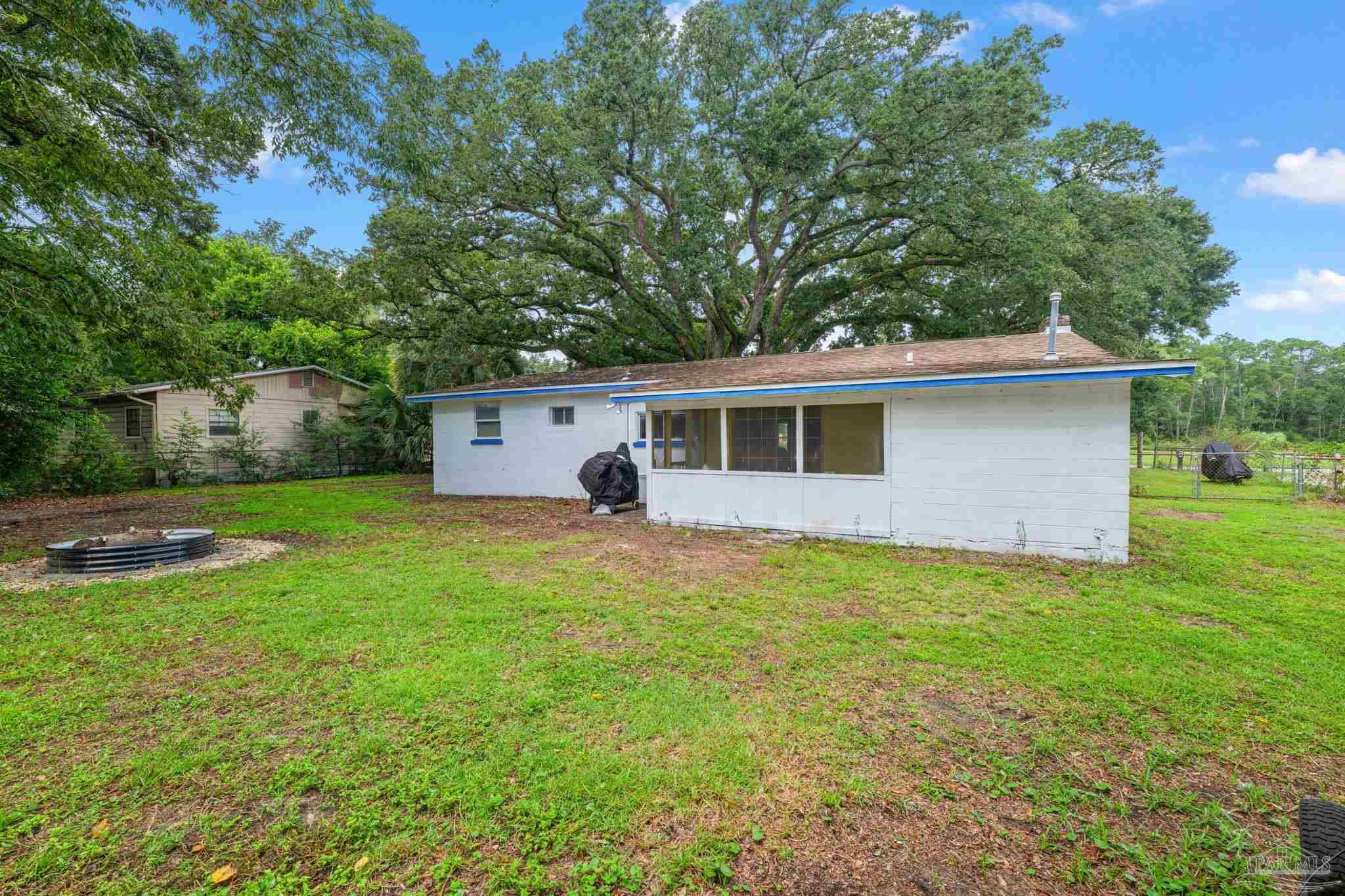 1212 Paulding Ave