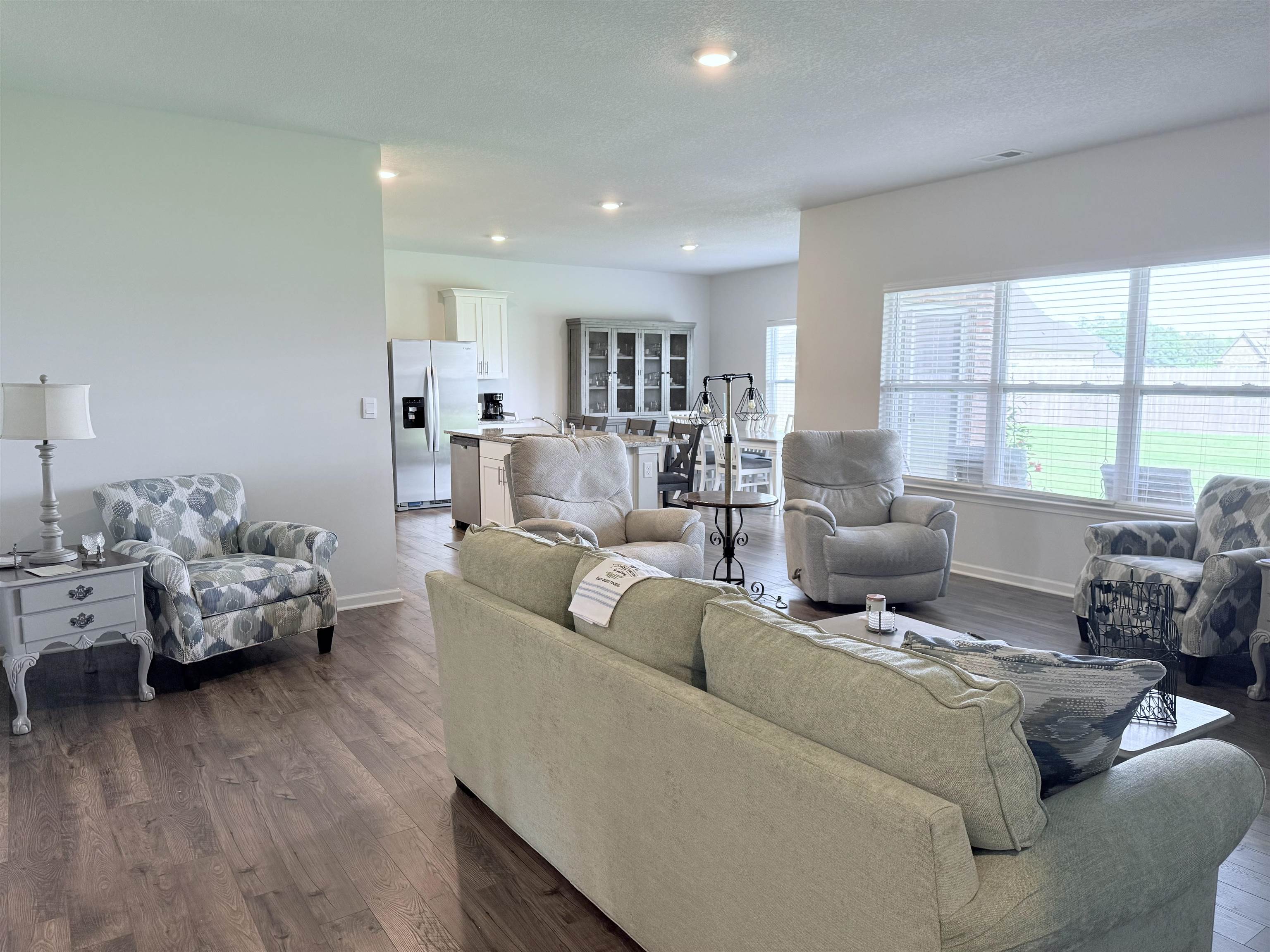 160 DAISY DR