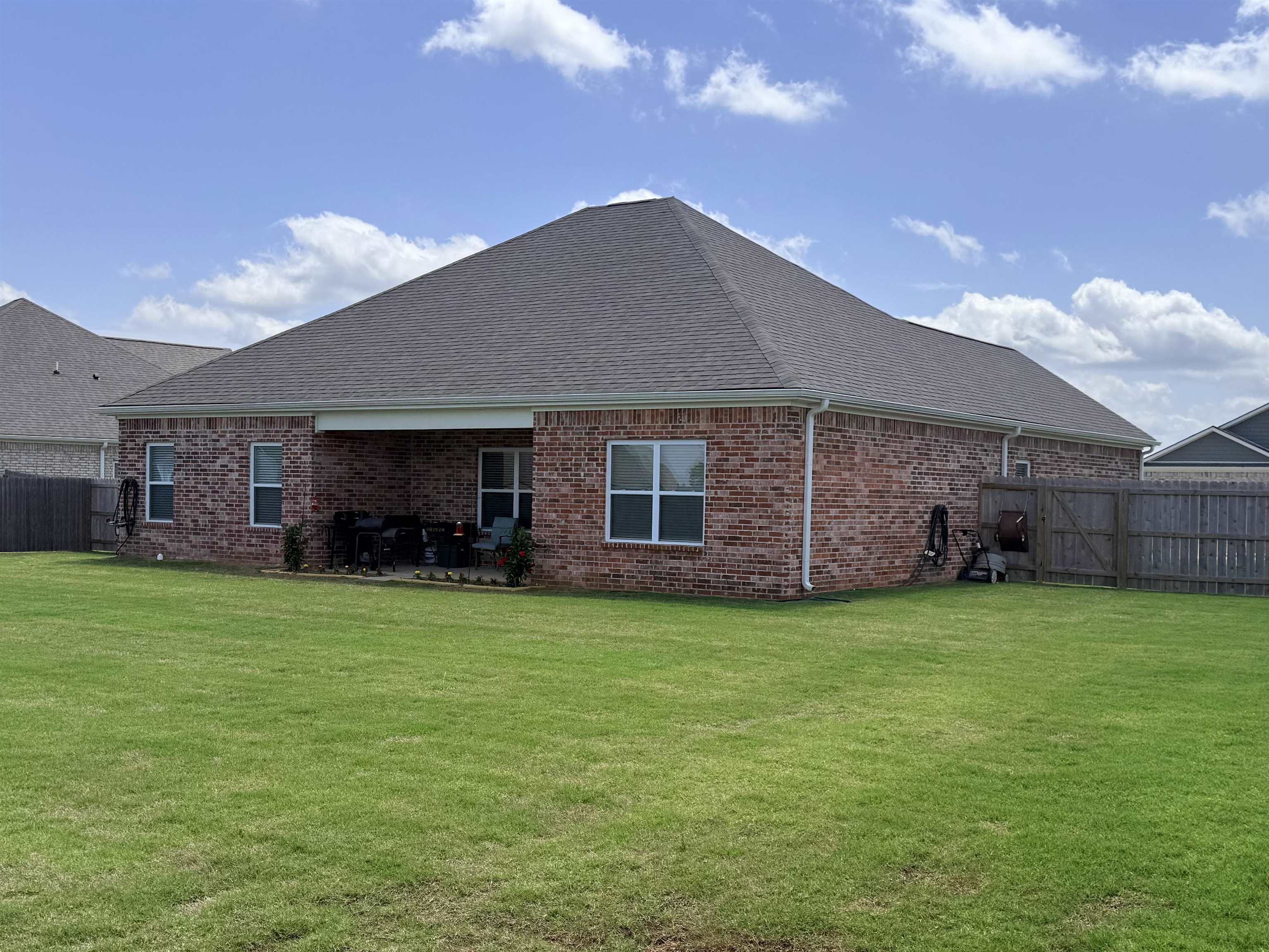 160 DAISY DR
