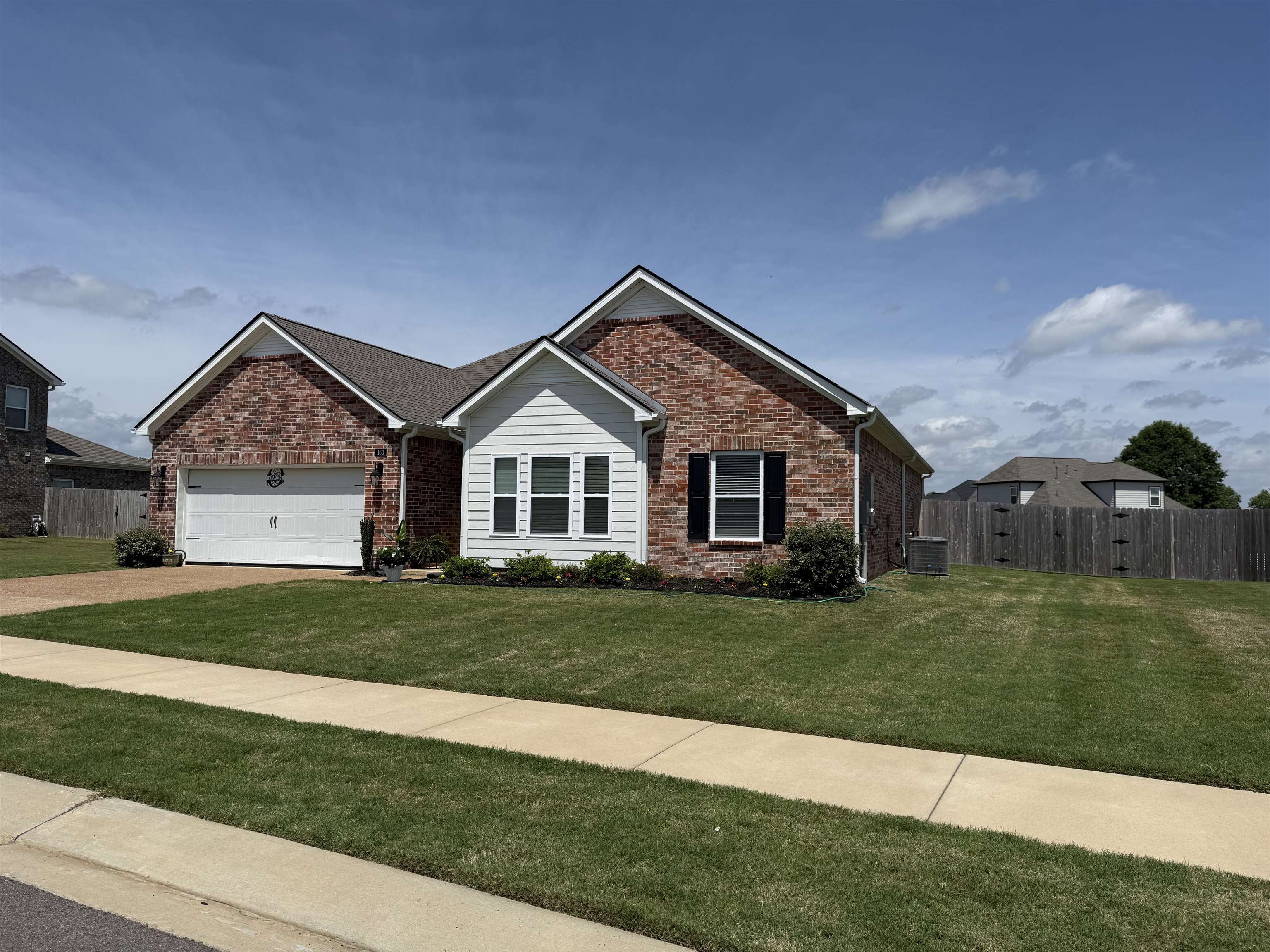 160 DAISY DR