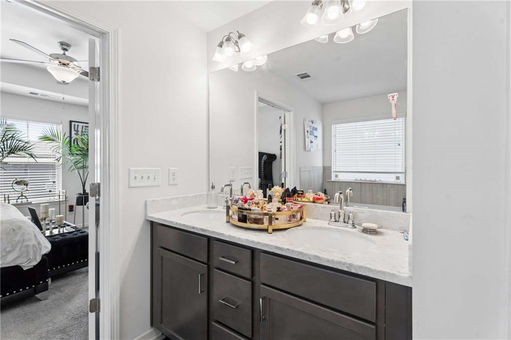 817 Regal Lane SW