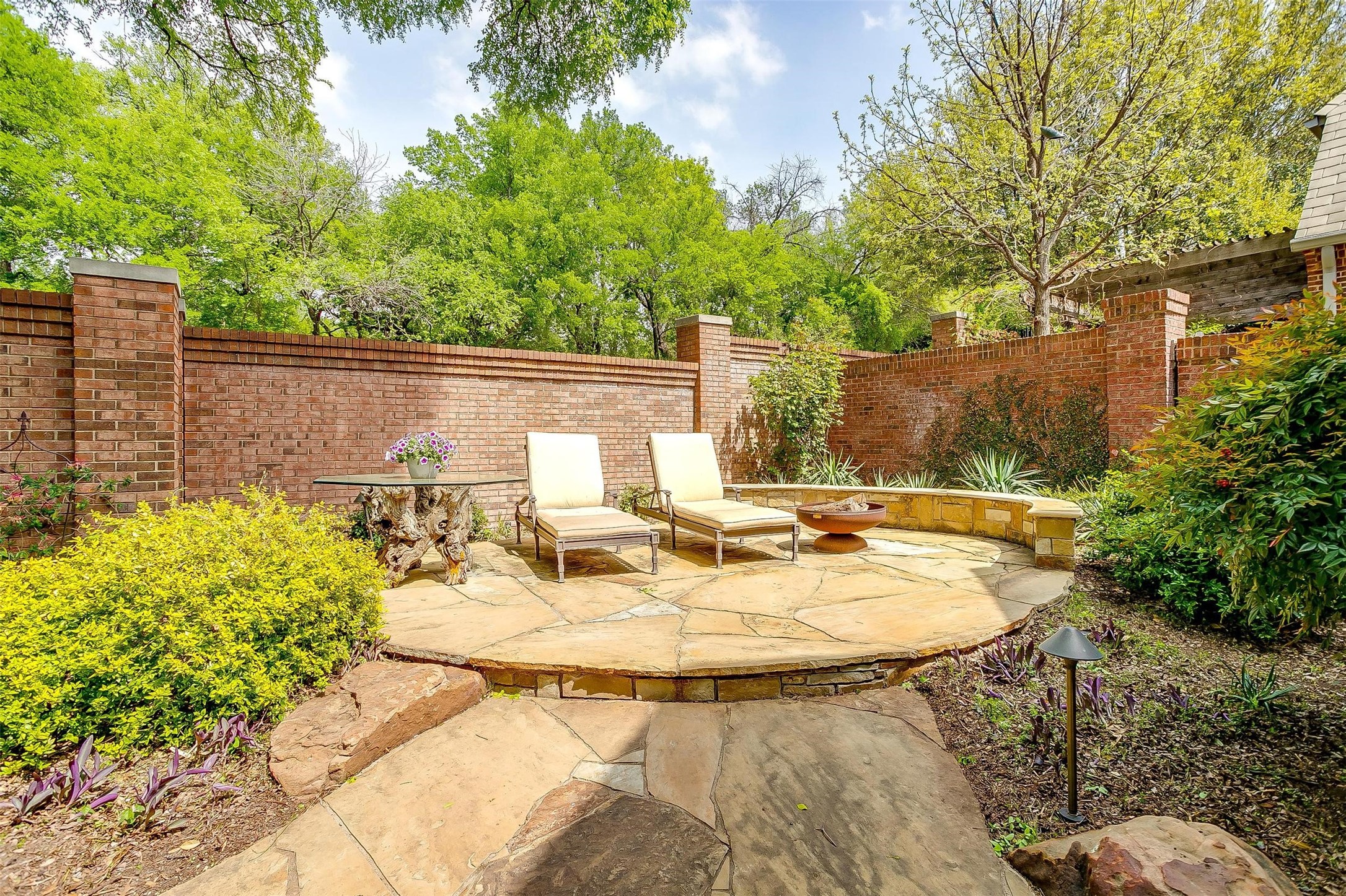 4954 Westbriar Drive