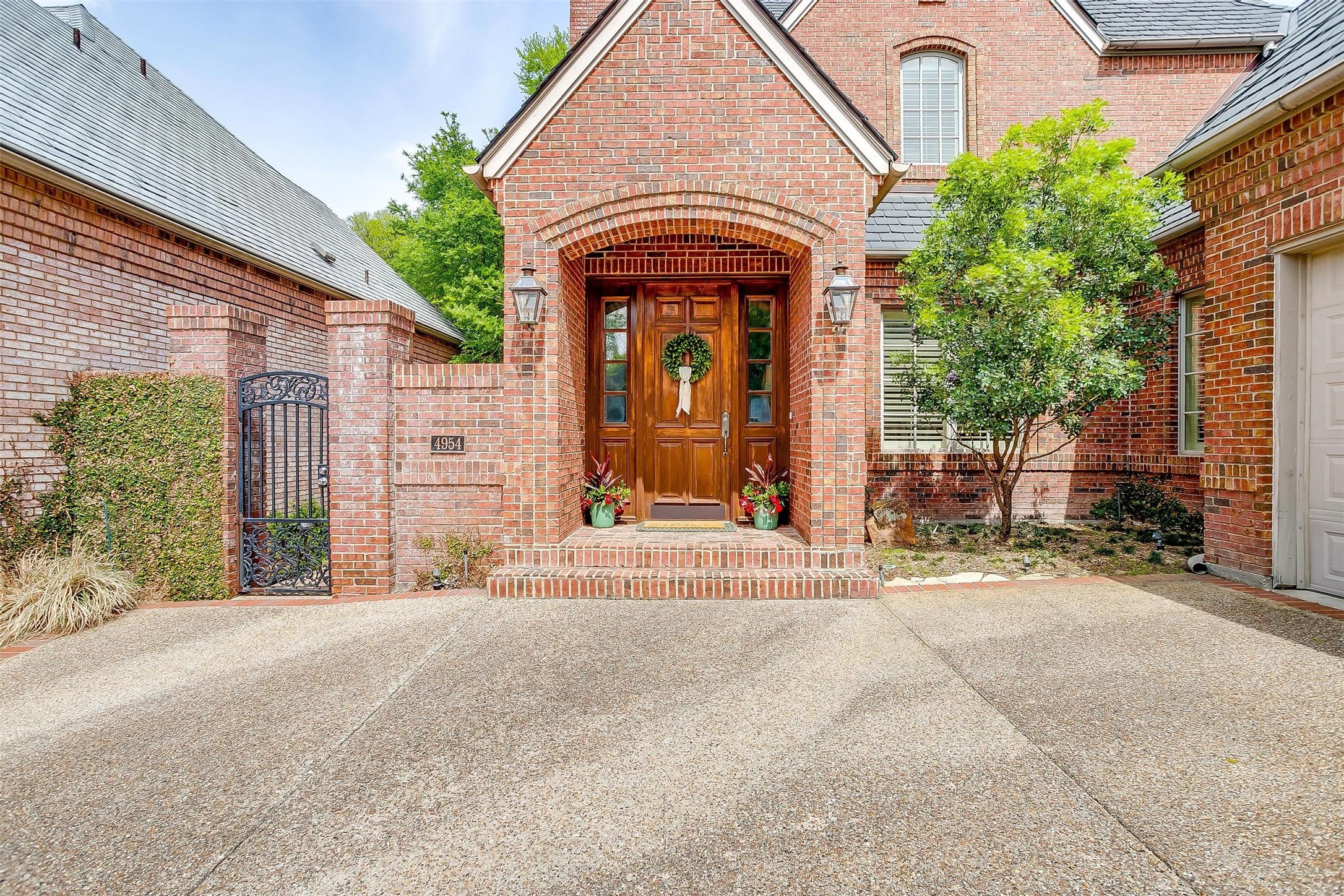 4954 Westbriar Drive