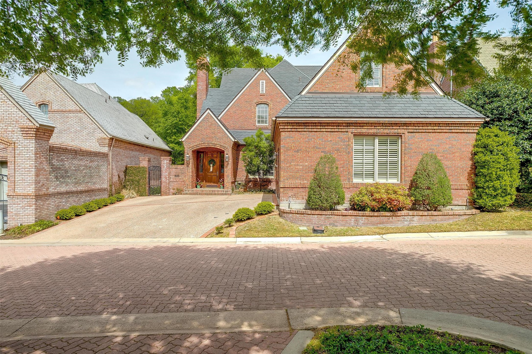 4954 Westbriar Drive