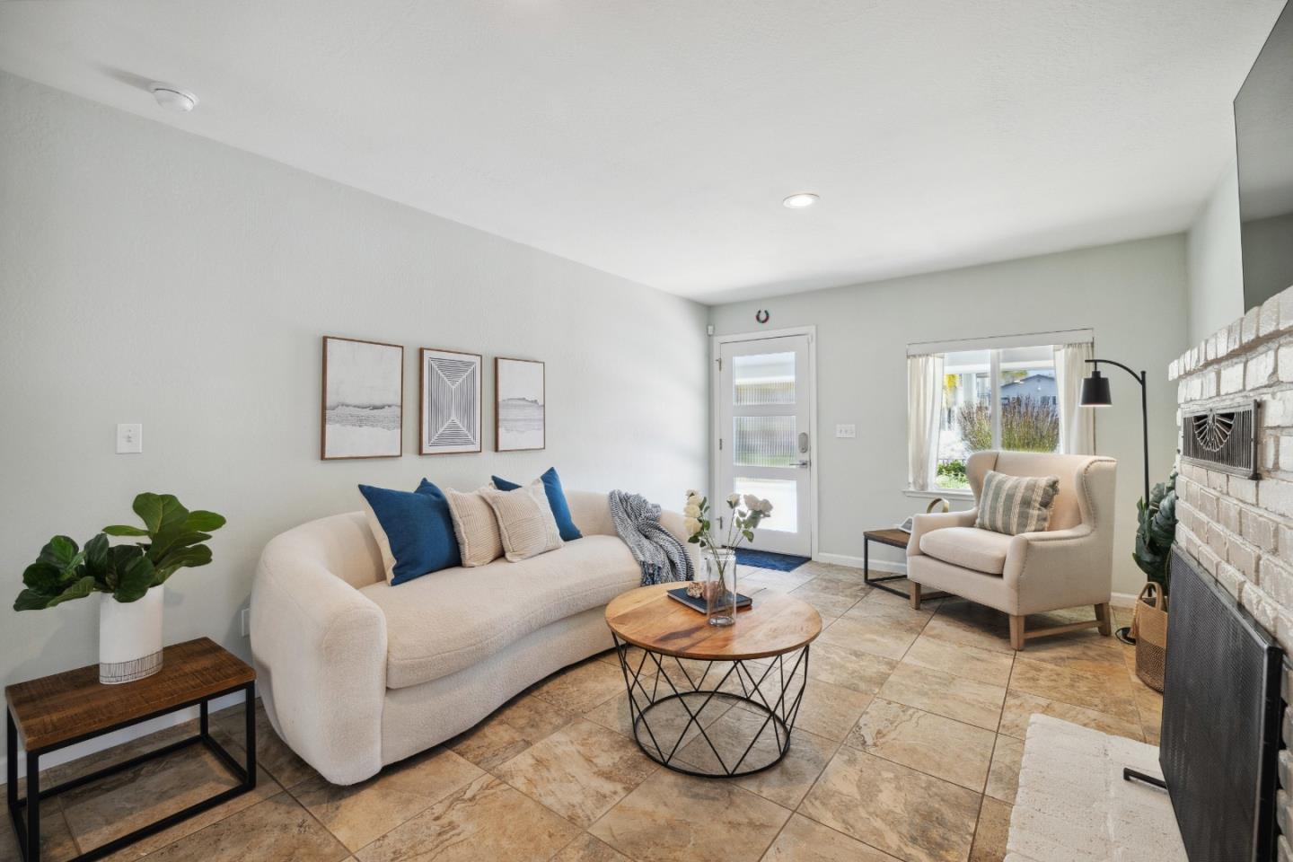 711 Darwin ST