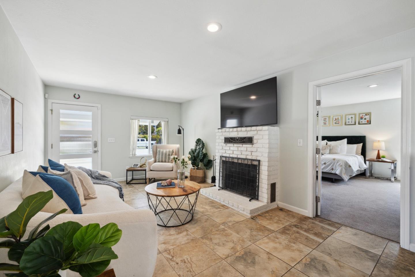 711 Darwin ST