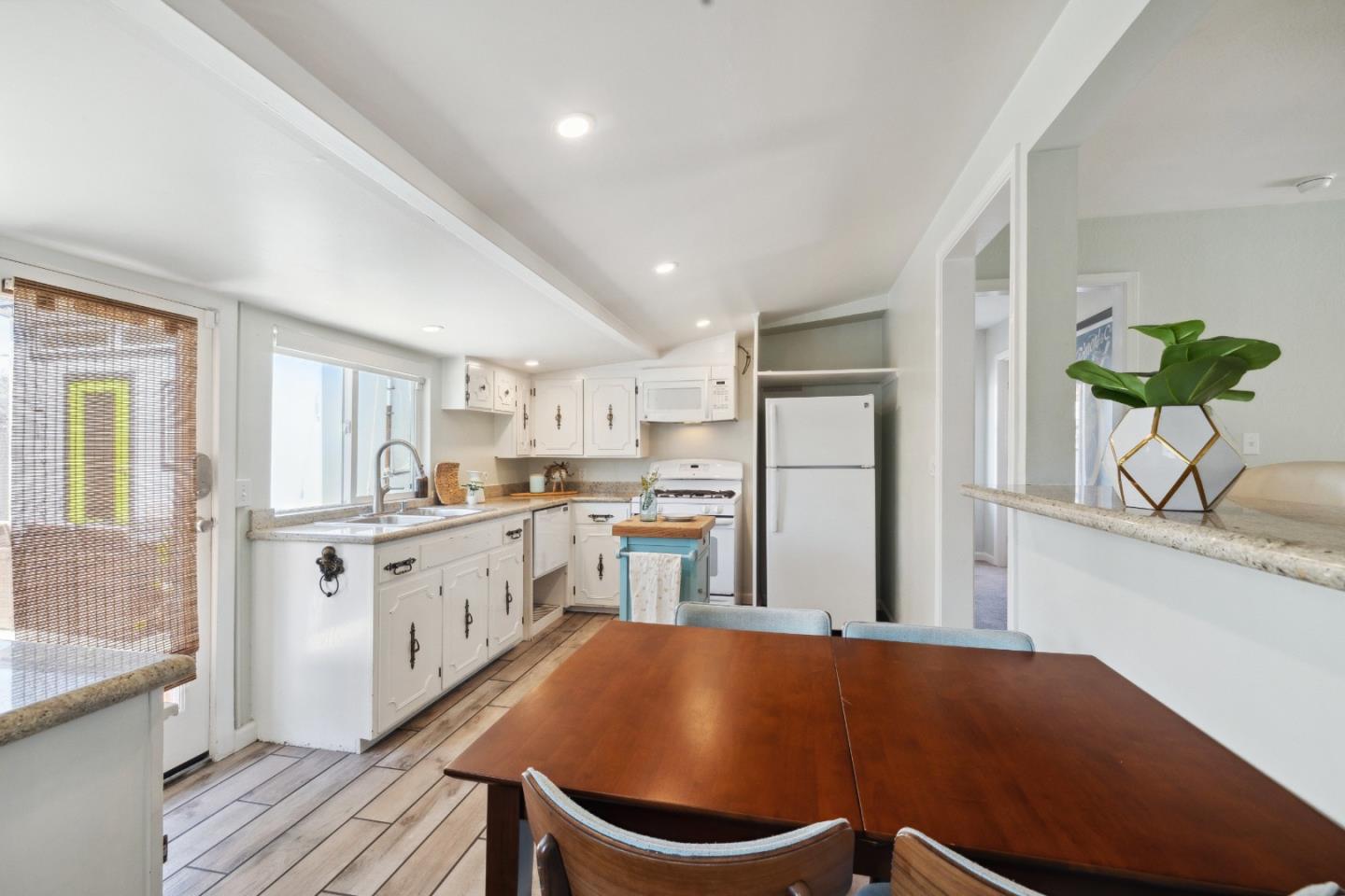 711 Darwin ST