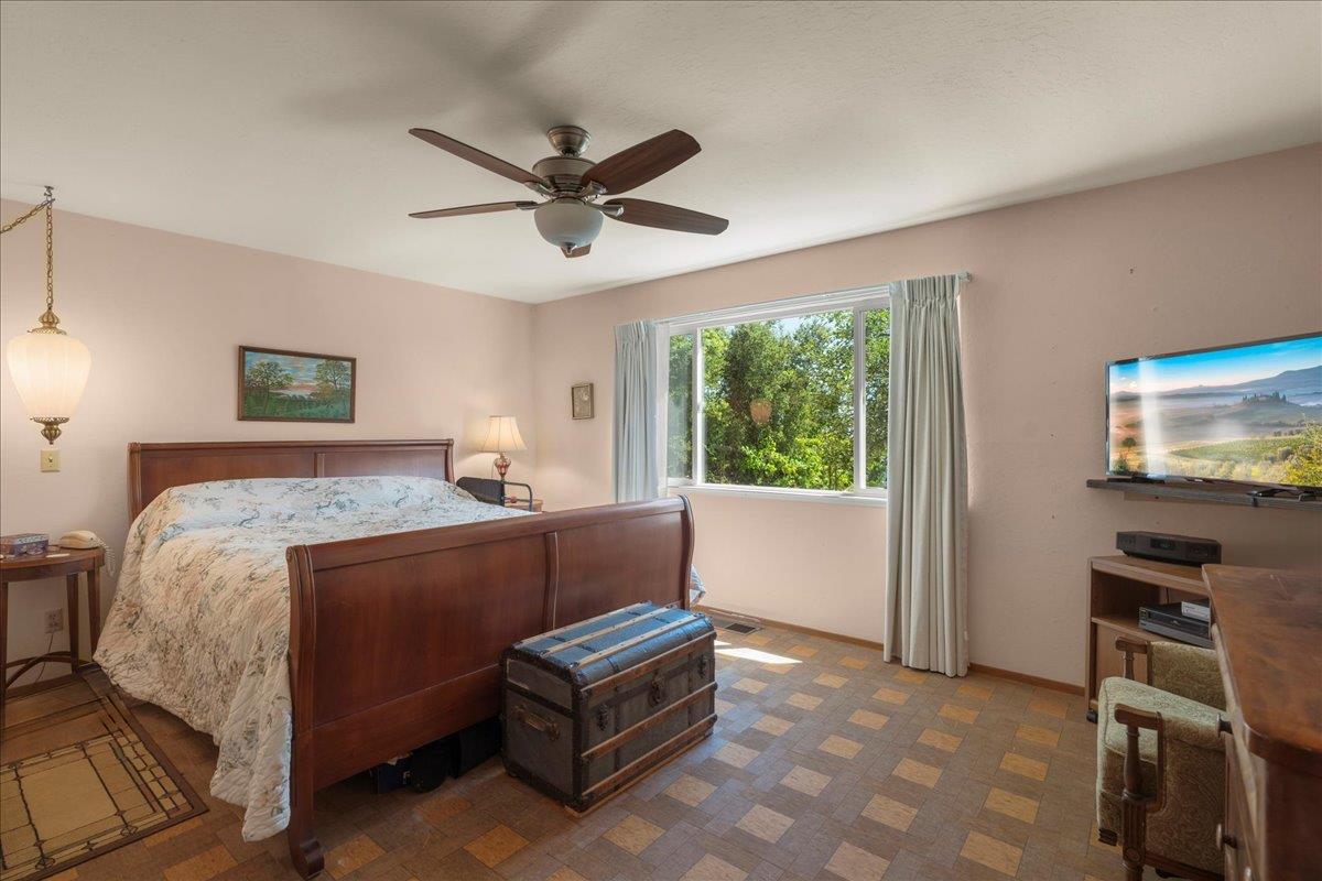 18584 Favre Ridge Road