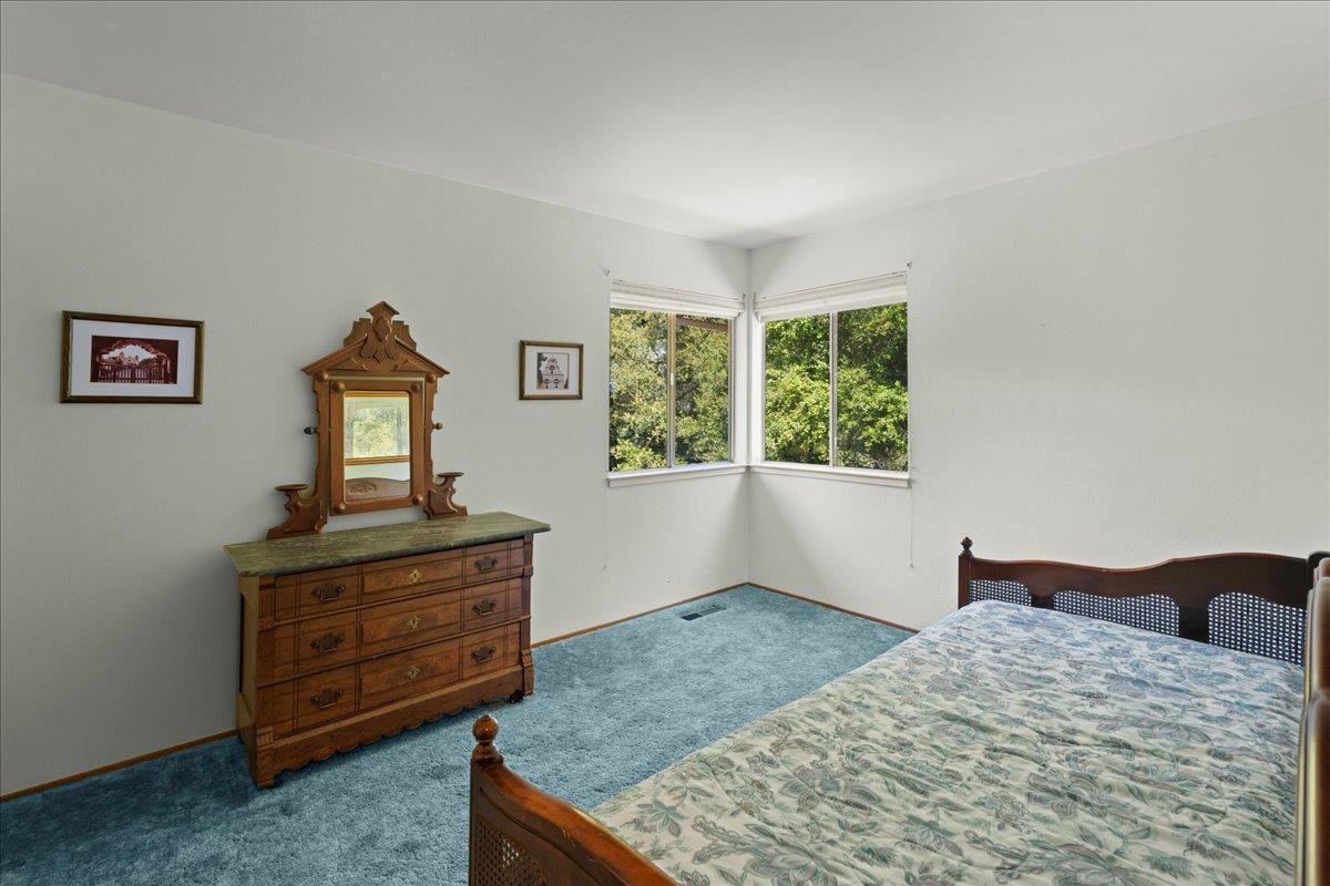 18584 Favre Ridge Road