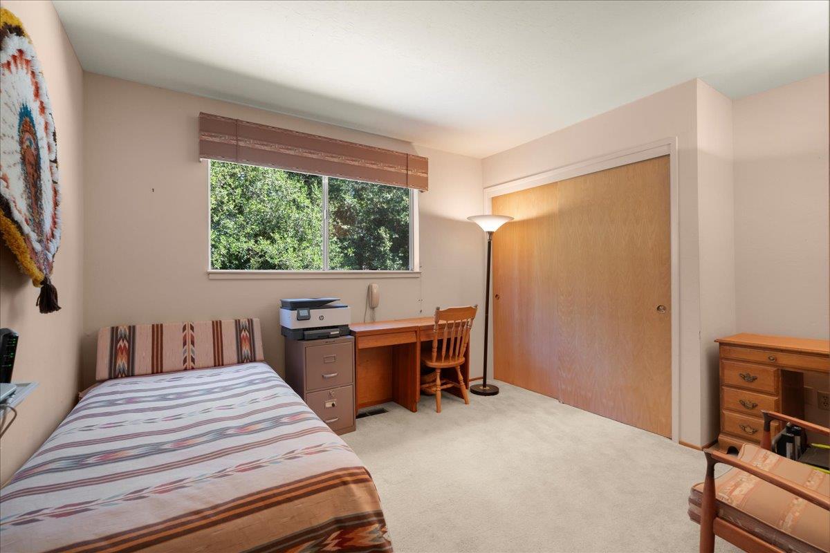 18584 Favre Ridge Road