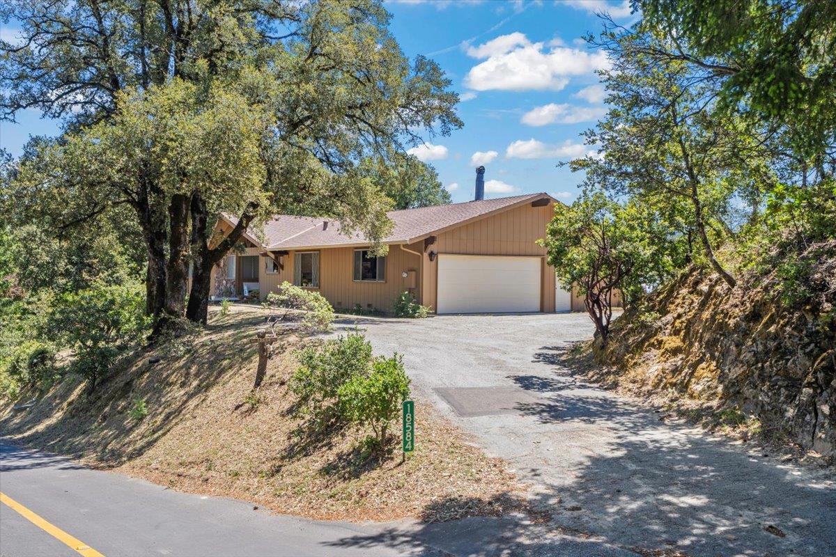 18584 Favre Ridge Road