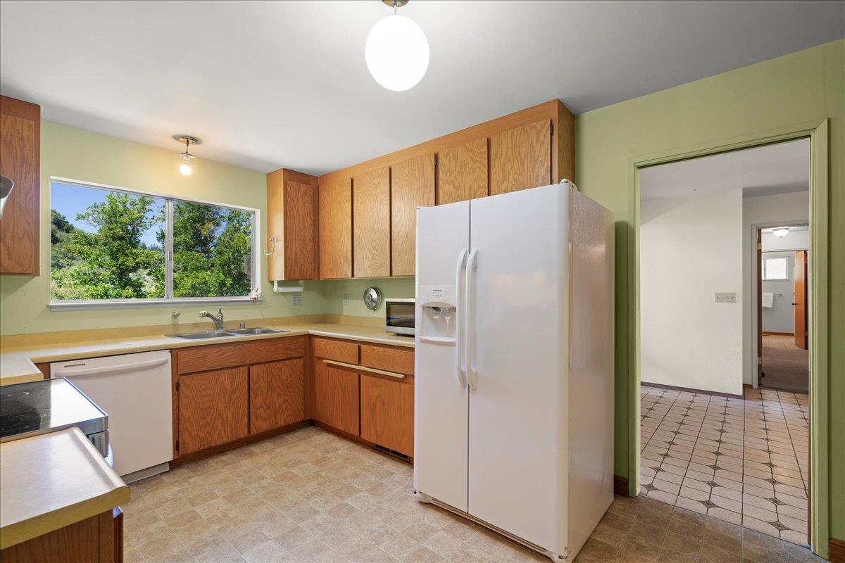 18584 Favre Ridge Road