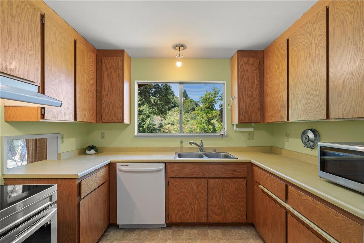 18584 Favre Ridge Road