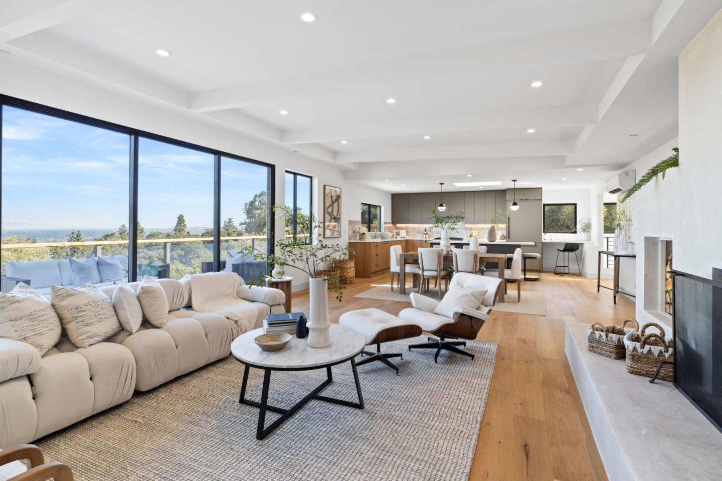 760 Loma Court