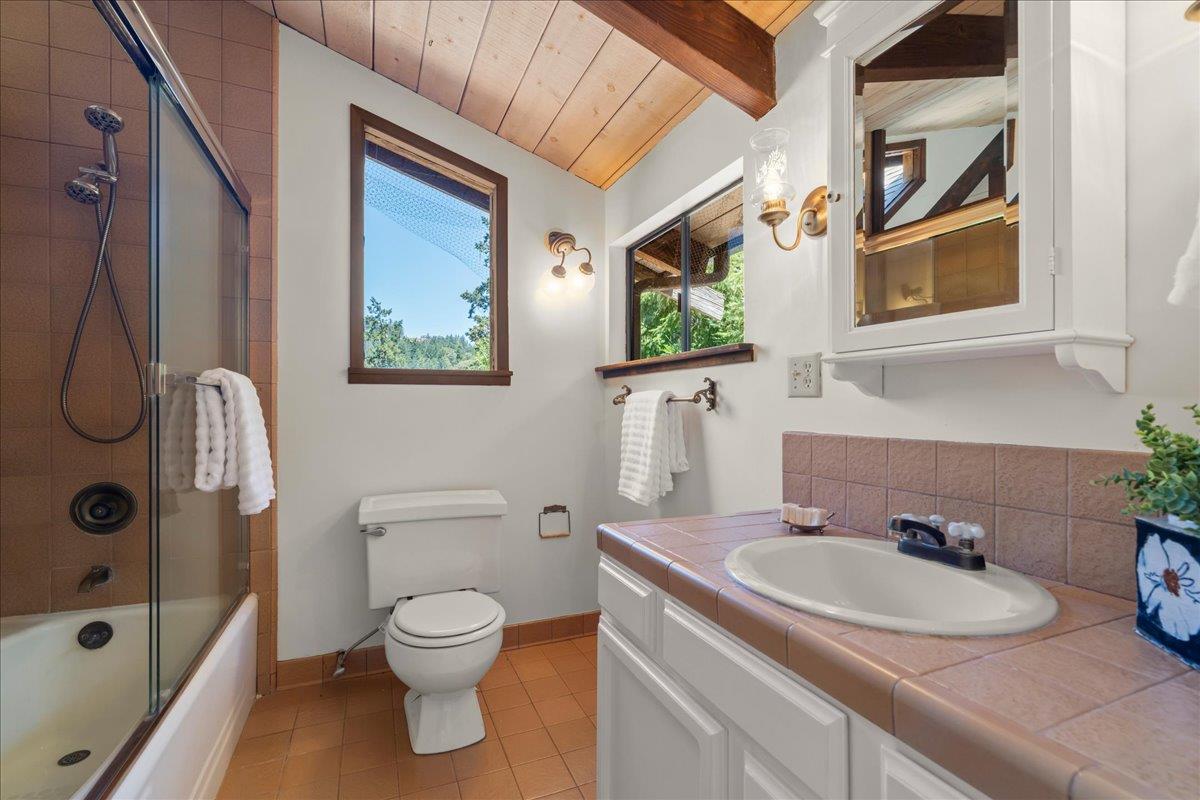 13770 Madrone Place