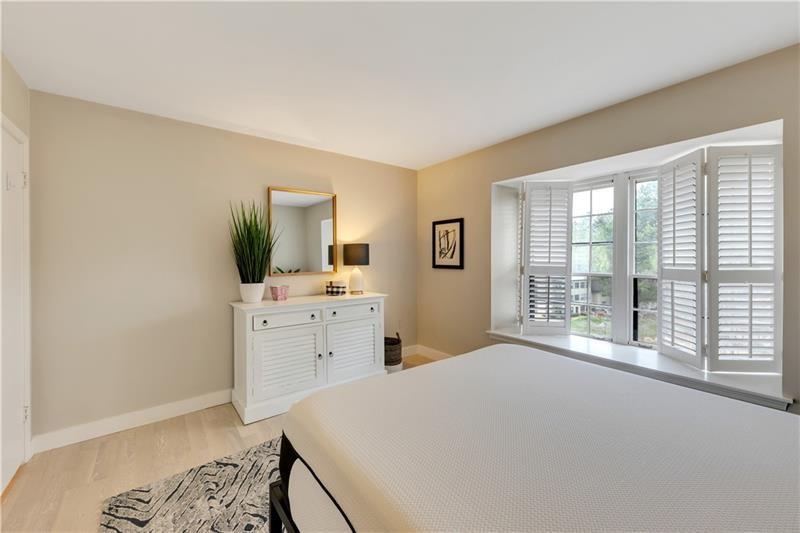 10 Vista Square NW