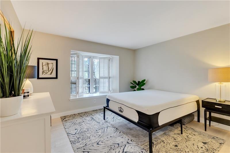 10 Vista Square NW