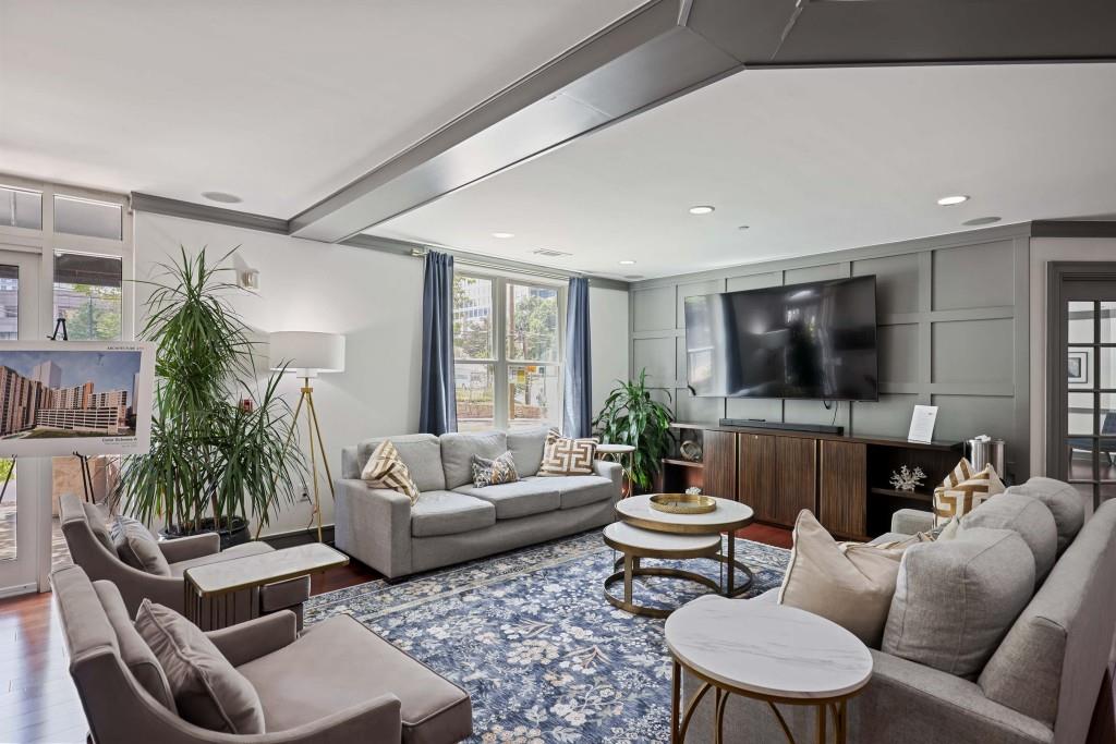 1101 Juniper Street Unit 219