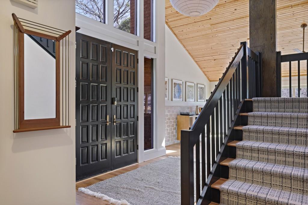 4092 Columns Drive